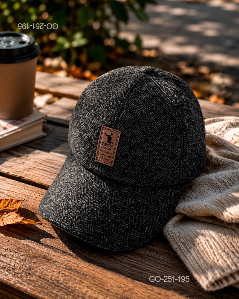 Gorra de Invierno en Tejido Espiga con Parche de Cuero - Color Gris Oscuro GO251