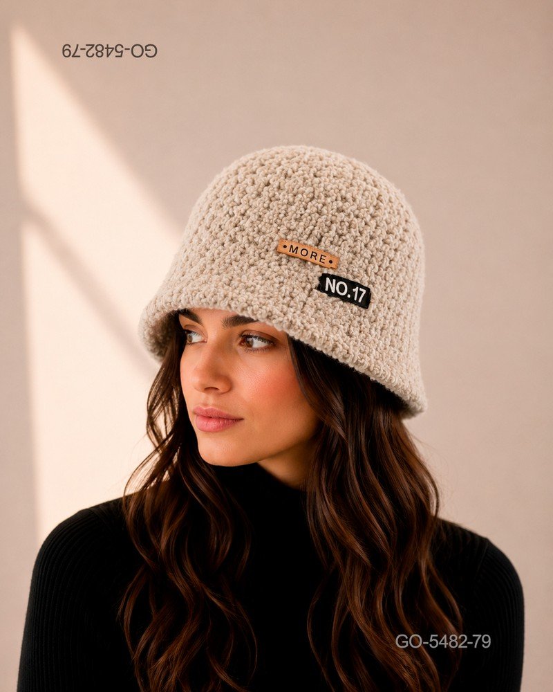 Sombrero tipo bucket en tono beige con textura afelpada GO5482