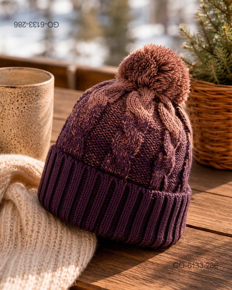 Gorro con Pompón en Lana Tejida con Trenzas y Degradado – Color Ciruela/Rosado GO6133