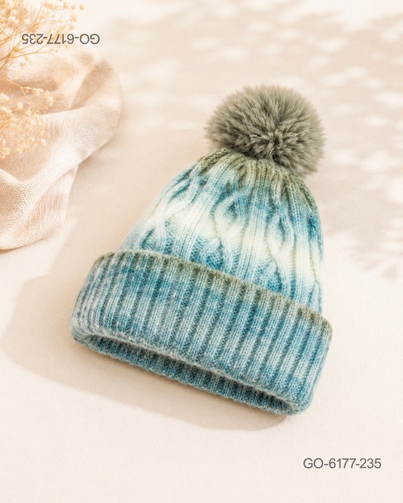 Gorro con Pompón en Lana Tejida con Trenzas y Degradado – Color Azul/Verde GO6177