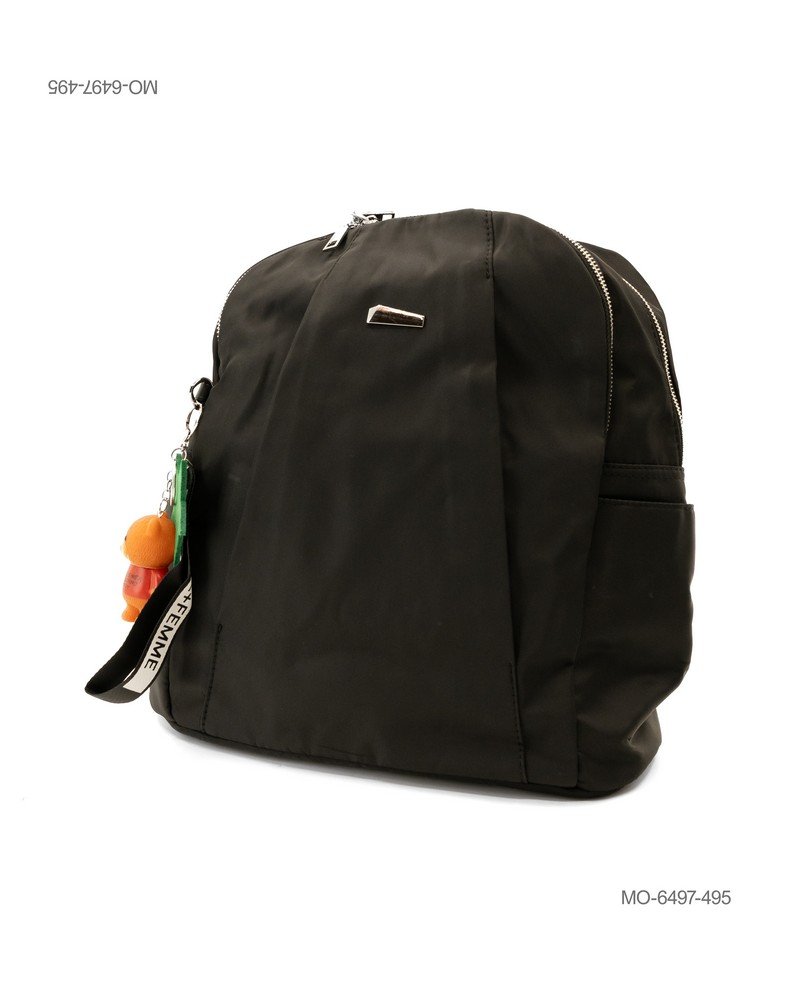 Mochila Urbana de Estilo Moderno con Llavero Decorativo y Detalle en Tono Negro MO6497