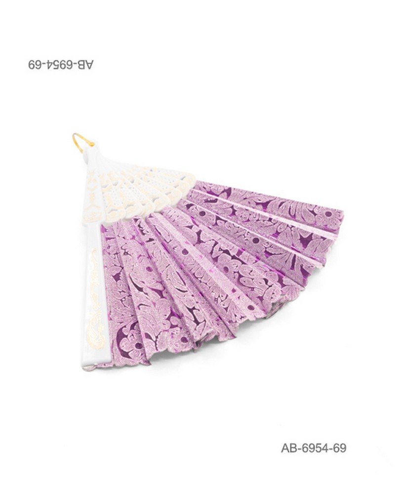 Abanico de mano con detalles de encaje y estampado floral en color morado o lila, estructura blanca perforada con detalle colgante AB6954