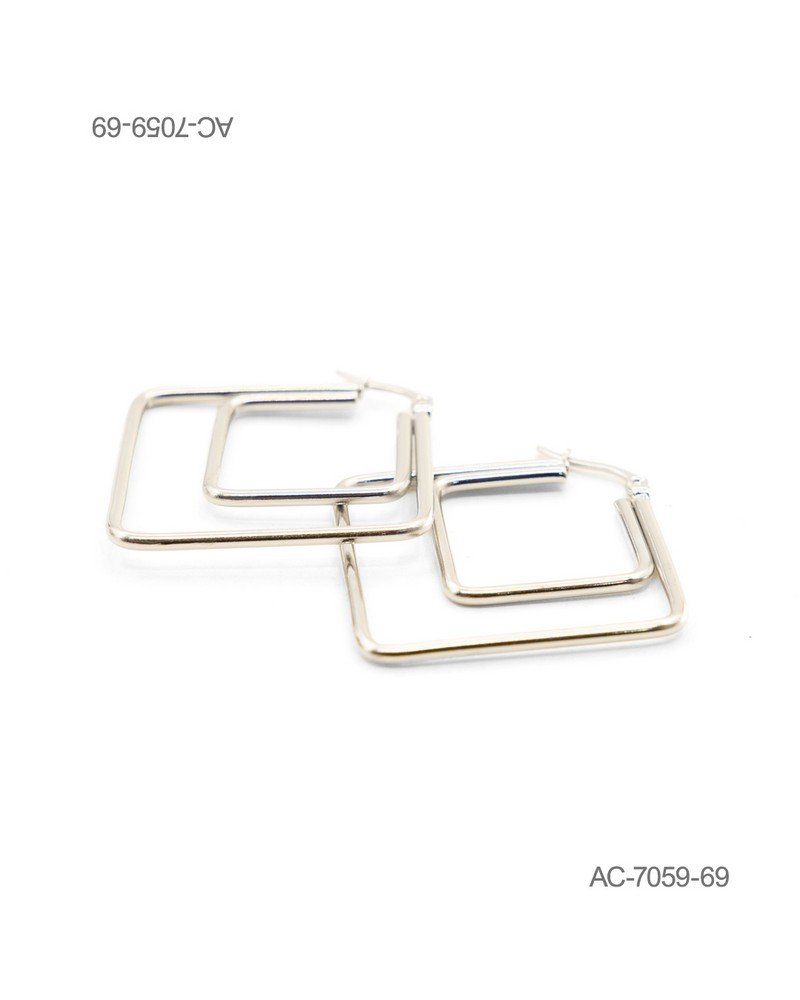 Aros o pendientes de diseño geométrico en forma de argolla cuadrada en color plateado o metalizado AC7059