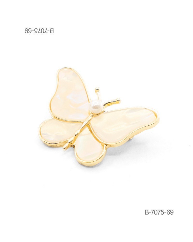 Prendedor de diseño elegante en color dorado, con forma de mariposa con alas de efecto nácar o marfil y una perla decorativa central B7075