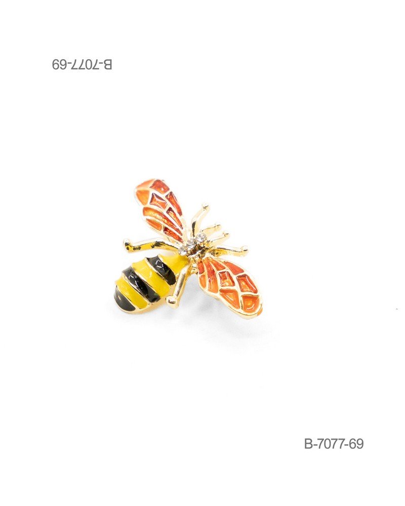 Prendedor de diseño elegante en color dorado, con forma de abeja o insecto ornamentado con esmaltes en tonos naranjas, amarillos y negros, y pedrería brillante B7077