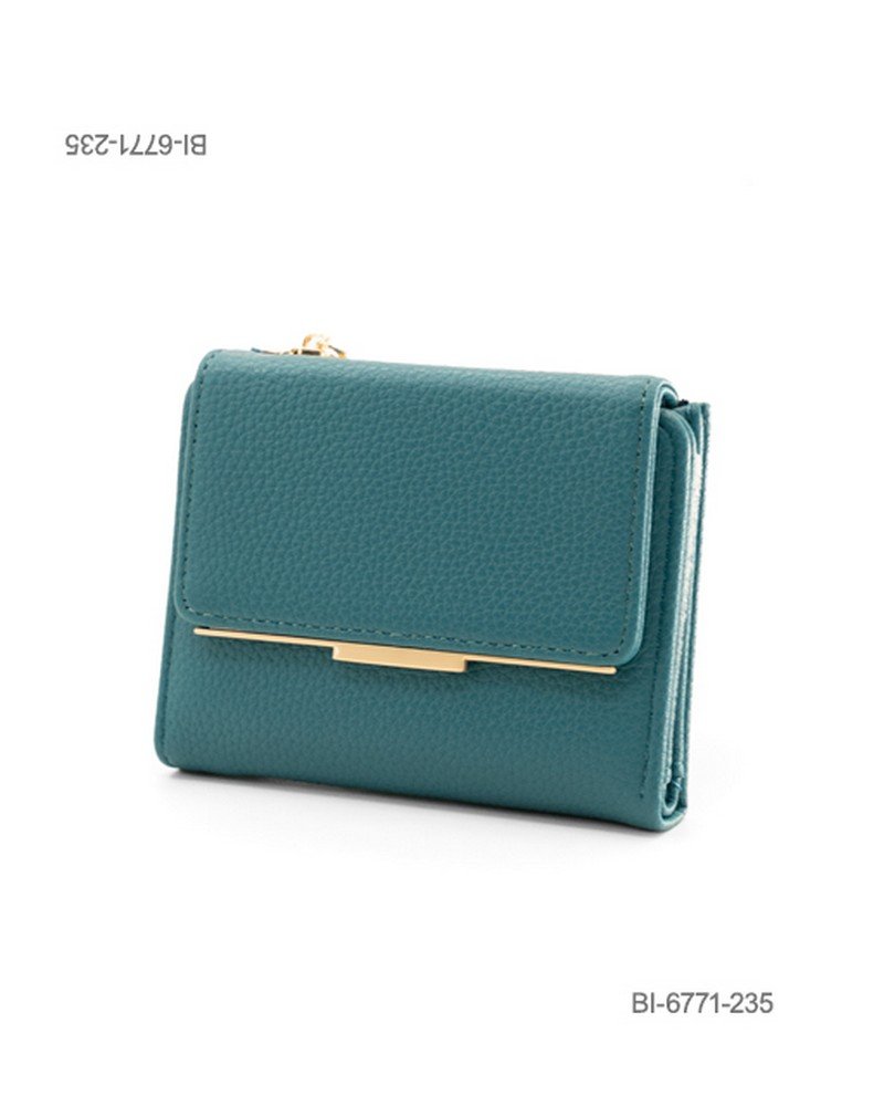 Billetera mediana de cuerina con solapa y detalle de barra metálica dorada (color verde azulado / petróleo) BI6771