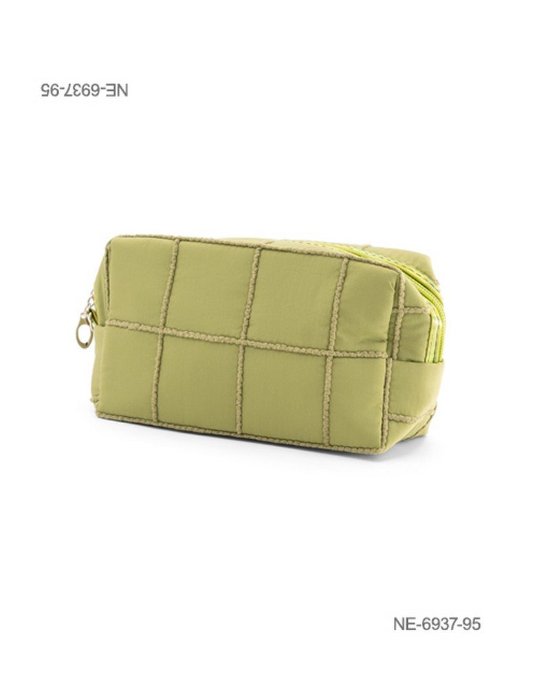 Neceser o estuche acolchado de tela suave para dama con diseño cuadriculado de costuras en relieve, cierre superior y compartimento principal NE6937
