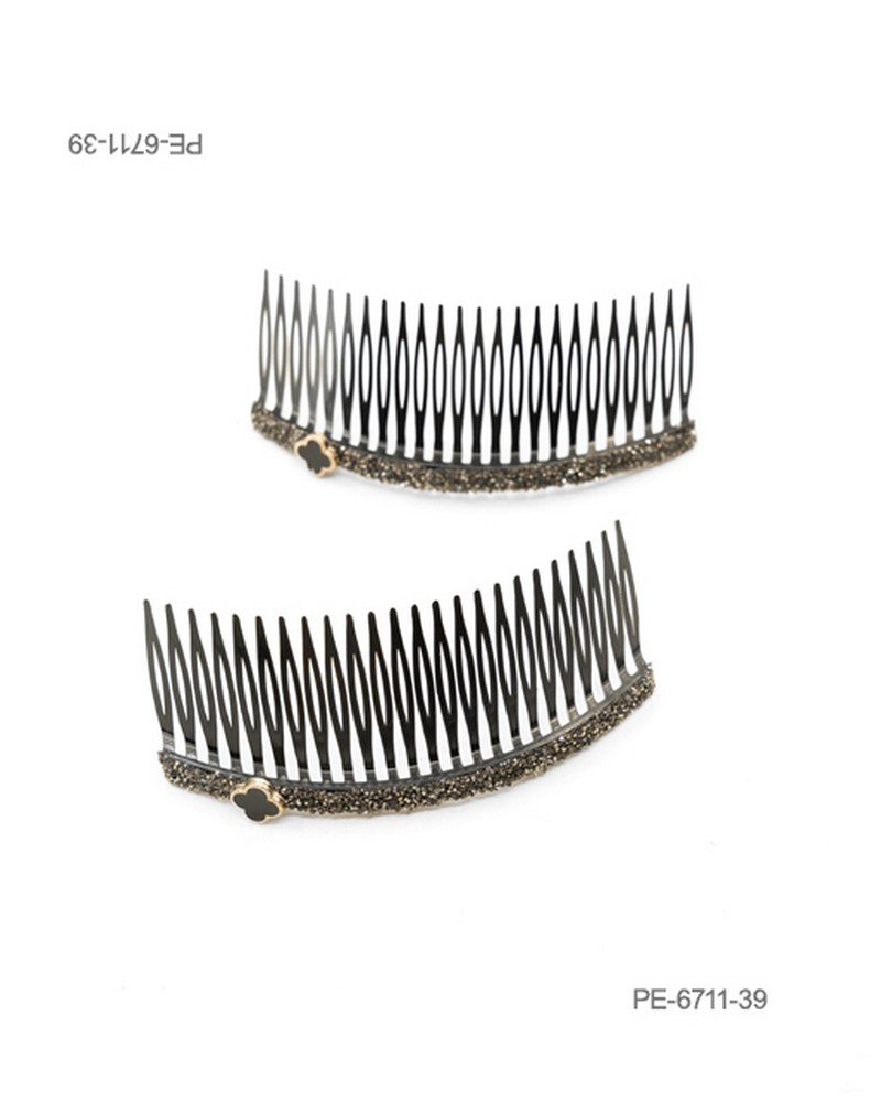 Peinetas para el cabello de diseño curvo en color gris oscuro o peltre, con detalles de pedrería y un aplique decorativo en forma de trébol PE6711