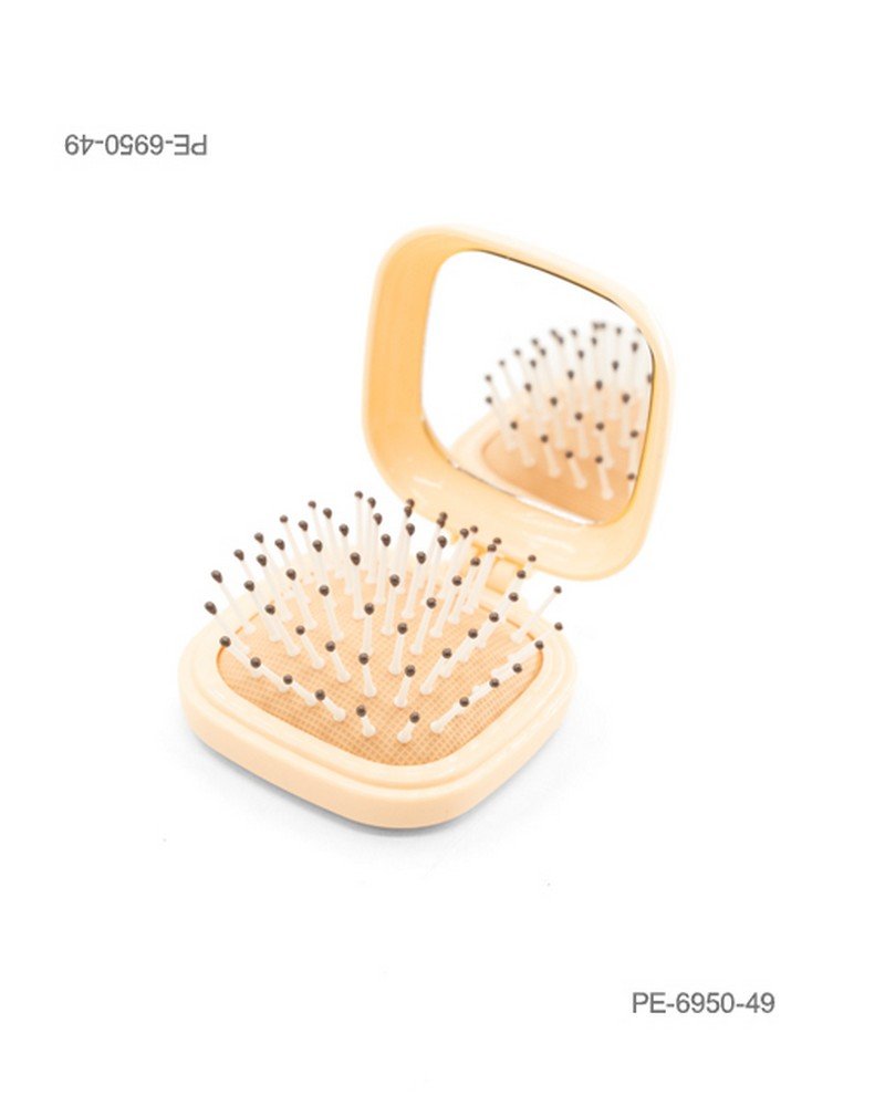 Cepillo de cabello plegable de bolsillo con espejo integrado y cerdas con puntas oscuras, en carcasa cuadrada de color amarillo claro o crema PE6950