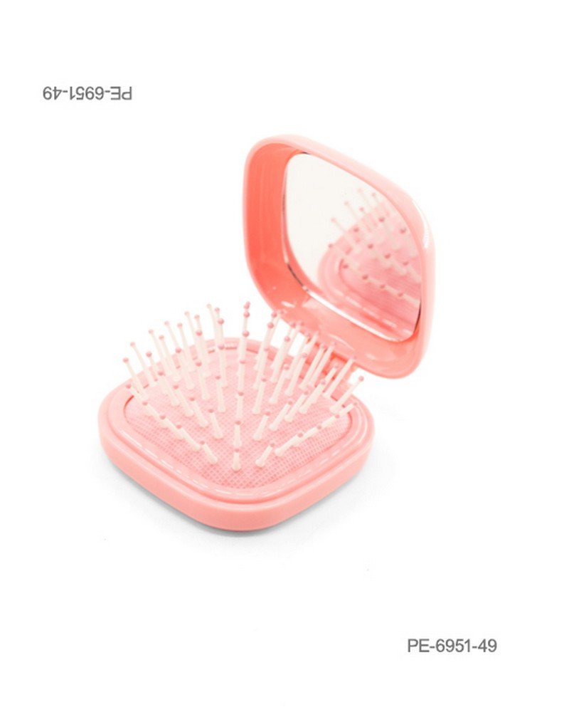 Cepillo de cabello plegable de bolsillo con espejo integrado y cerdas con puntas rosadas, en carcasa cuadrada de color coral o salmón PE6951