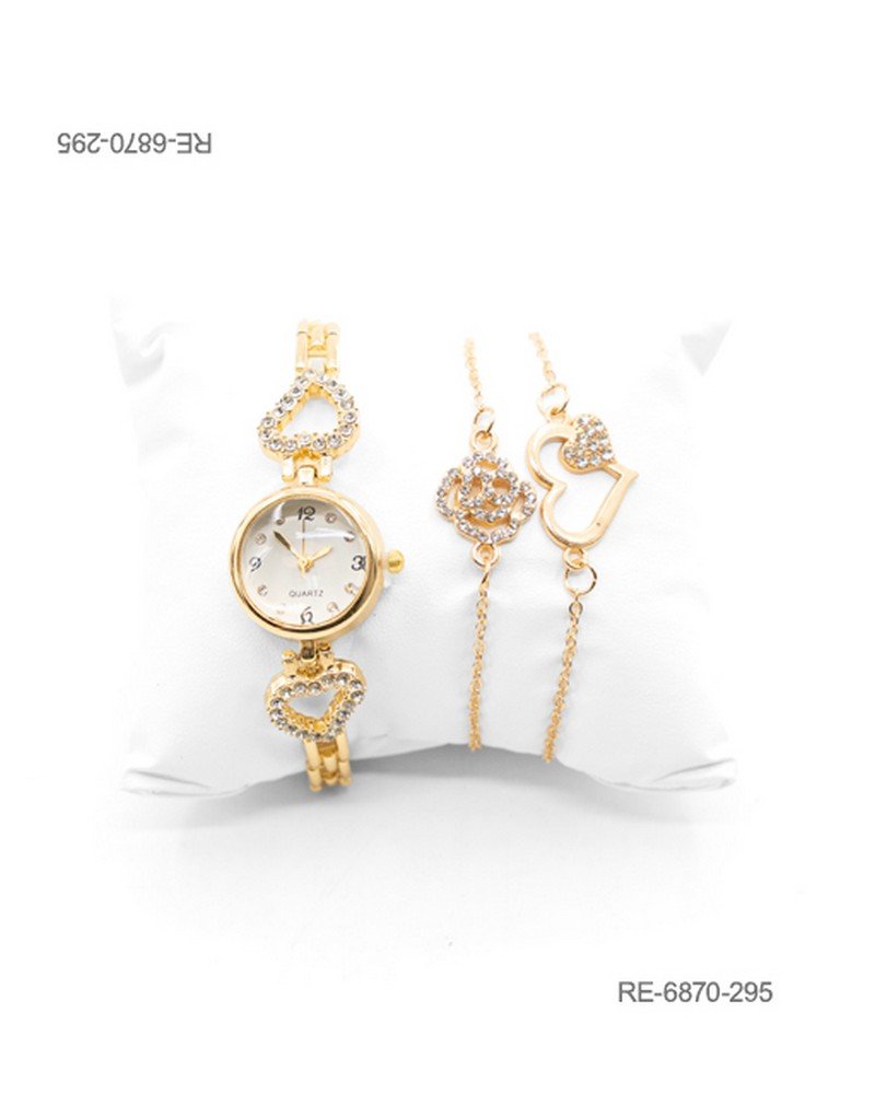 Set de regalo para mujer en color dorado, compuesto por un reloj de pulsera con caja circular y detalles de corazones con pedrería brillante en la correa, acompañado por dos pulseras finas a juego RE6870