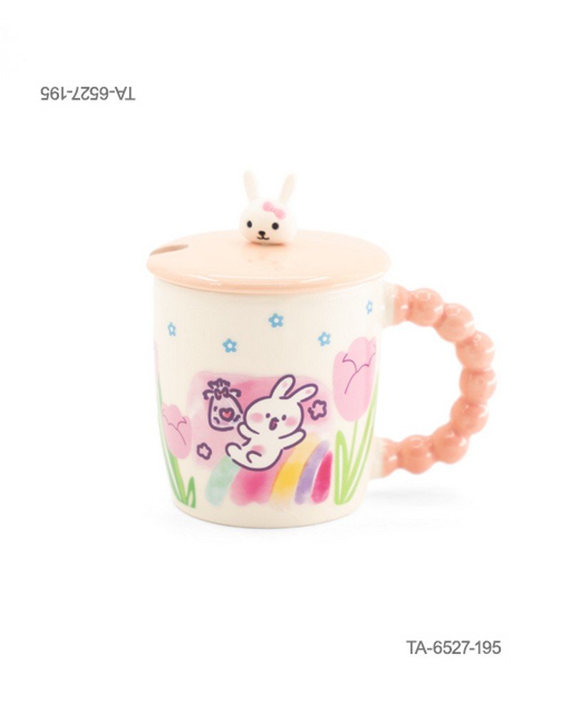 Taza o jarra de cerámica para té o café con diseño tierno de un conejito sobre un arcoíris y tulipanes, mango con relieve de esferas, tapa a juego con figura decorativa de conejito y cuchara TA6527