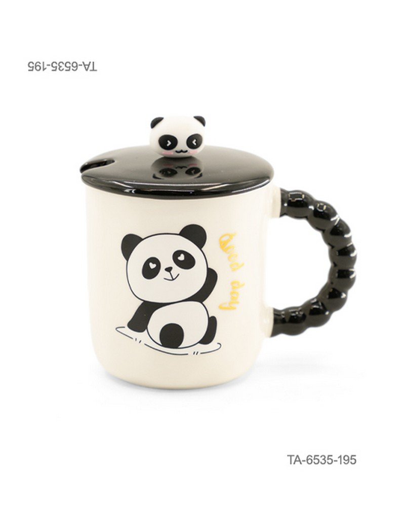 Taza o jarra de cerámica para té o café con diseño tierno de un oso panda sentado, la inscripción "Good day", mango negro con relieve de esferas, tapa negra a juego con figura decorativa de panda y cuchara TA6535