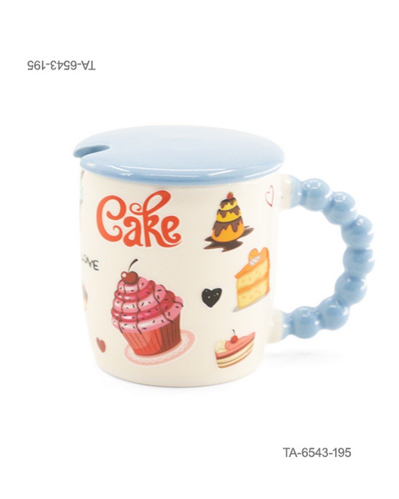 Taza o jarra de cerámica para té o café con diseño de postres, un cupcake grande y la inscripción "Cake", mango azul con relieve de esferas, tapa celeste a juego y cuchara TA6543