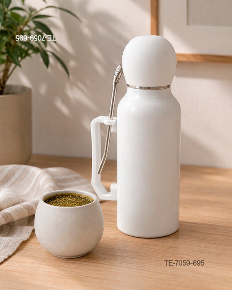 Termo metálico para mate con asa lateral incorporada, soporte para bombilla, tapa redonda tipo tapón y bombilla de metal incluida TE7059