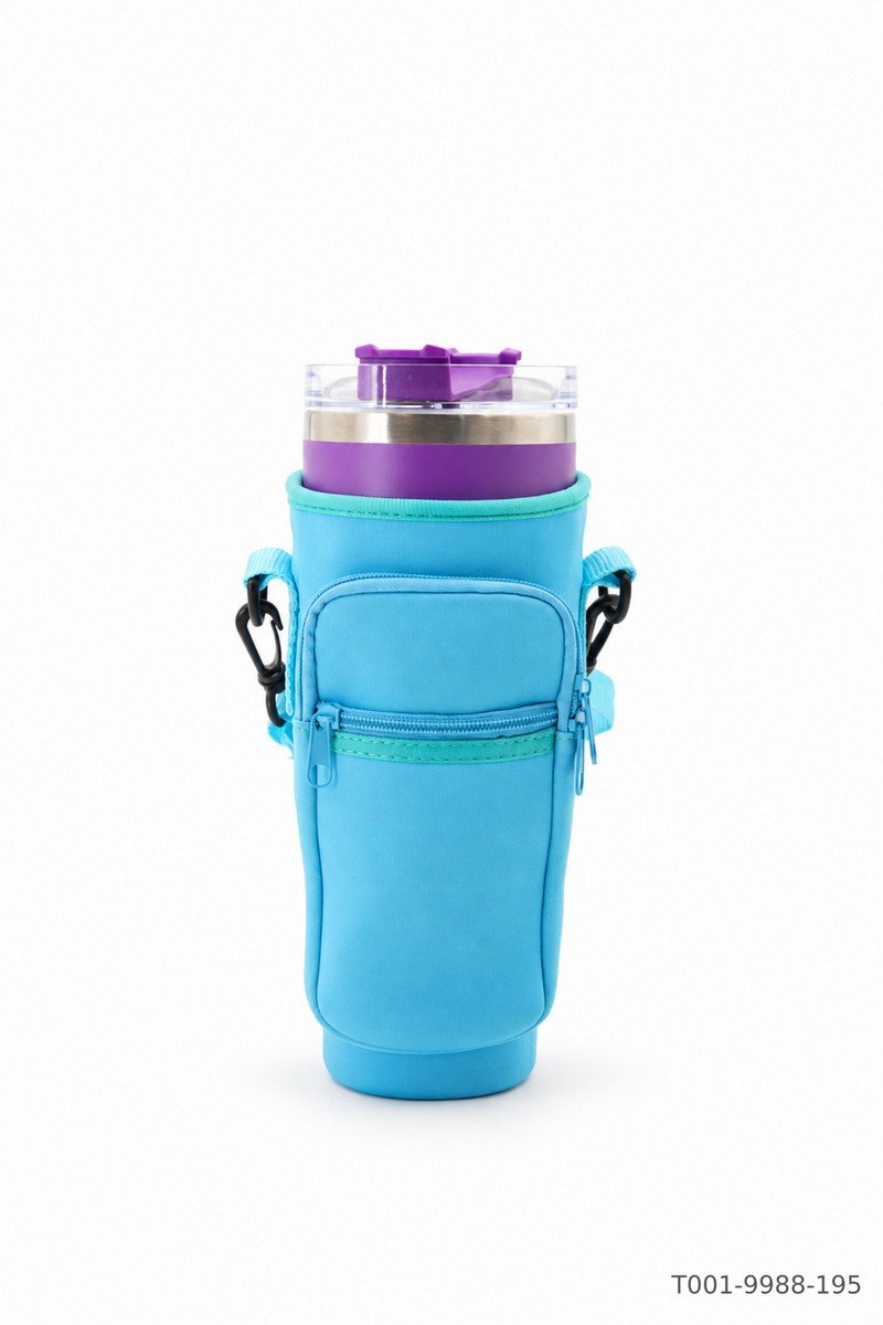 Funda para vaso Trendy 1.2 lts de neopreno en color celeste con una correa ajustable para el hombro y mosquetones de sujeción negros T001 9988