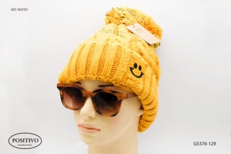 Gorro tejido con pom pom G5376